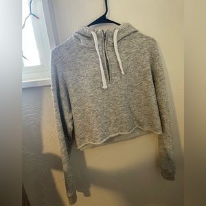 Cropped gray hoodie​